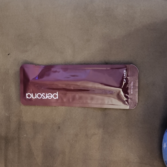 New PERSONA COSMETICS Lip Liner - Picture 3 of 4